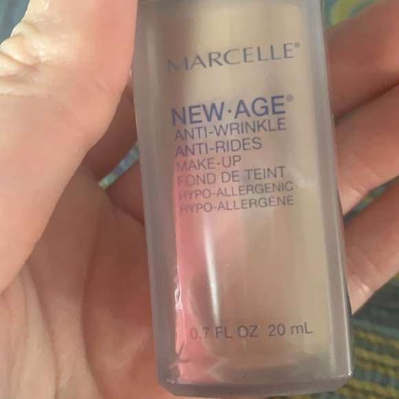 ❄️3/25$ Marcelle Foundation - Picture 3 of 3